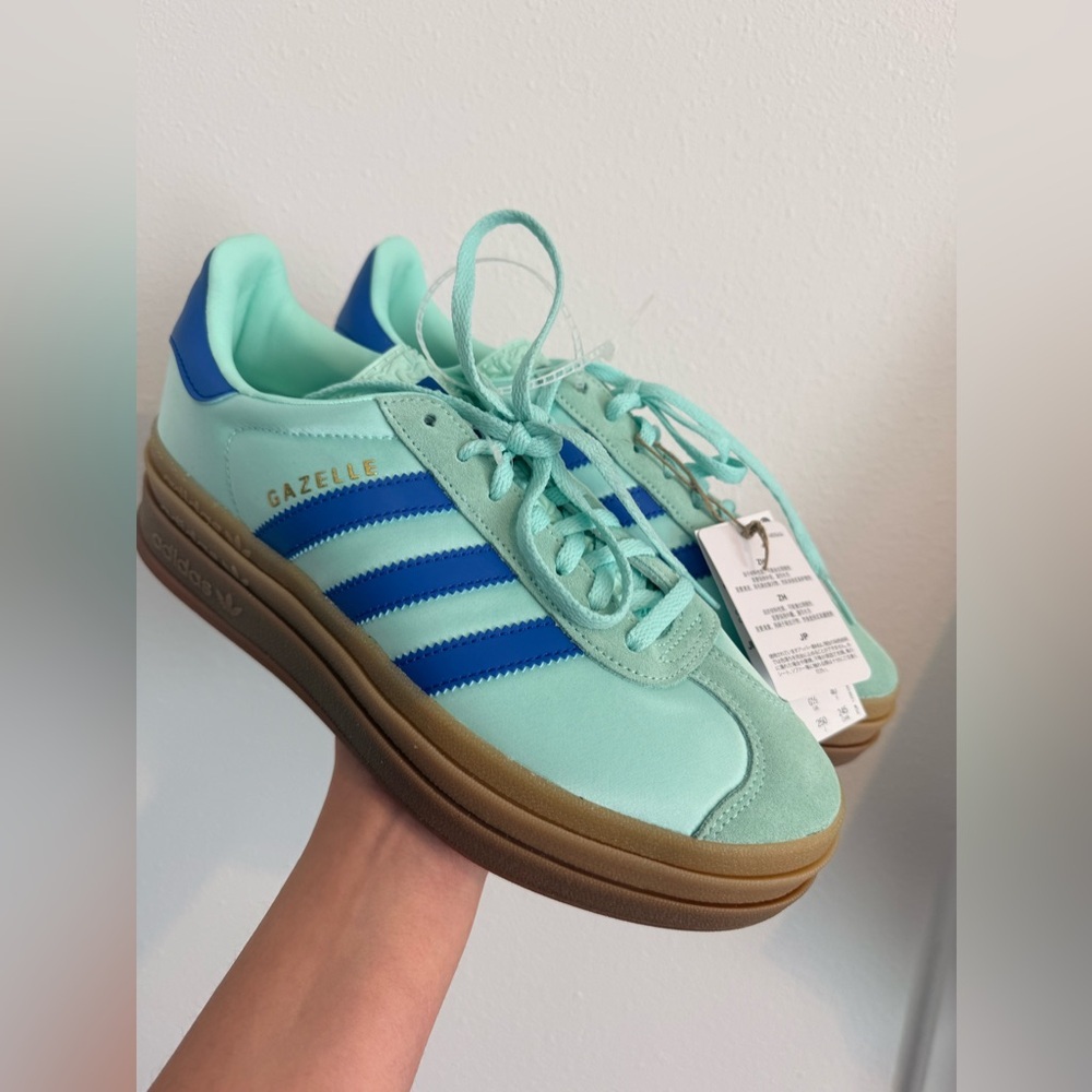 NWT Adidas Gazelle Bold Platform Sneaker - Picture 2 of 6